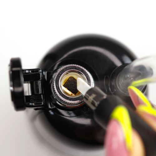 Loading the Lookah Dragon Egg E Rig with Wax close up view