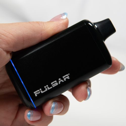 Pulsar 510 Dl 2.0 Pro 510 thread battery held in a hand