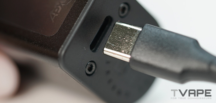 Pulsar APX Wax V3 USB-C port