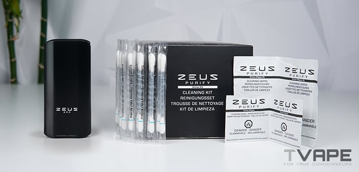 Zeus Arc S2 with its cleaning accessories